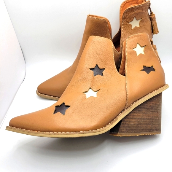 SILVIA COBOS Shoot For The Moon Boots - Picture 1 of 8